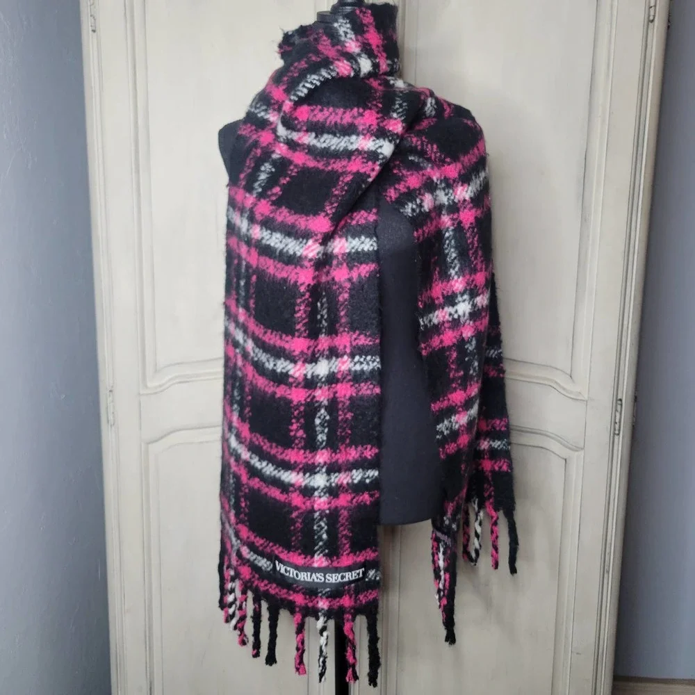 Victoria's Secret Plush Knit Plaid Fringe Pink Black Long Wide Scarf✨️2019